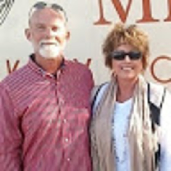 Profile Picture of Tony and catherine Malnar (@cateandjam) on Poshmark