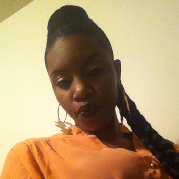 Profile Picture of Crystal Rowe (@cryss) on Poshmark