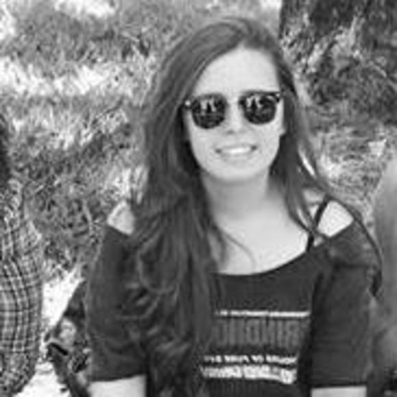 Profile Picture of Bianca Lelis (@bianca_lelis) on Poshmark