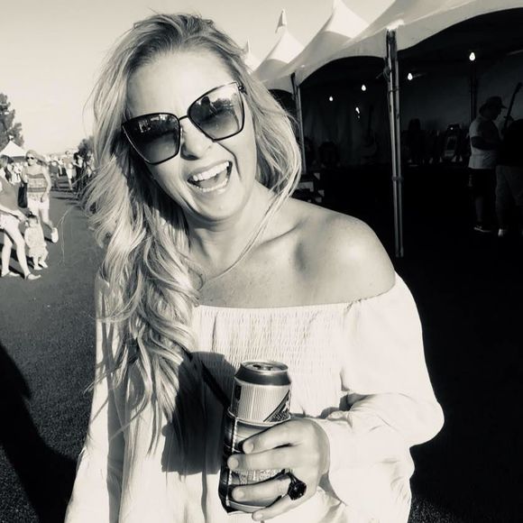 Profile Picture of Tiffany bennett Josserand (@dirtnskirts) on Poshmark