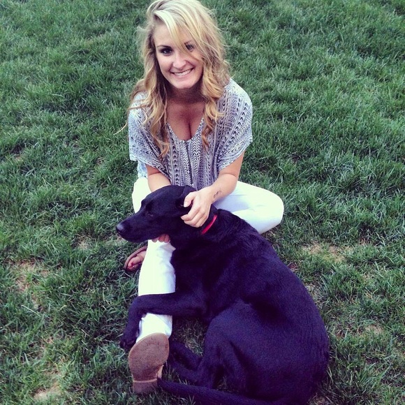 Profile Picture of Hannah Spurrier (@hannahspurr) on Poshmark