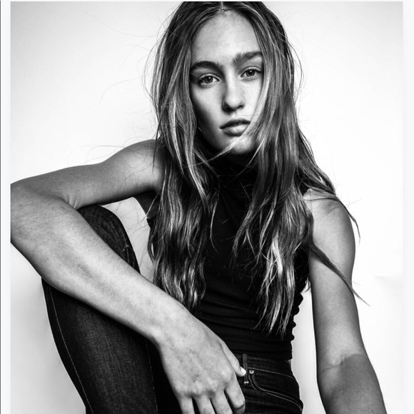 Profile Picture of Daisy Braungardt (@daisybraungardt) on Poshmark