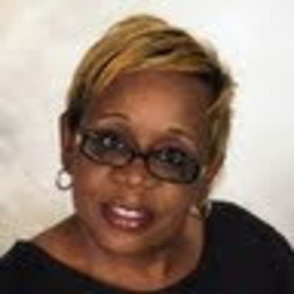 Profile Picture of Jeanette Kelley (@jeankelley01) on Poshmark