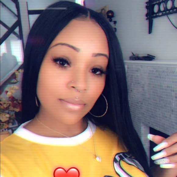 Profile Picture of Chasitee Pettis (@chasiteepettis) on Poshmark