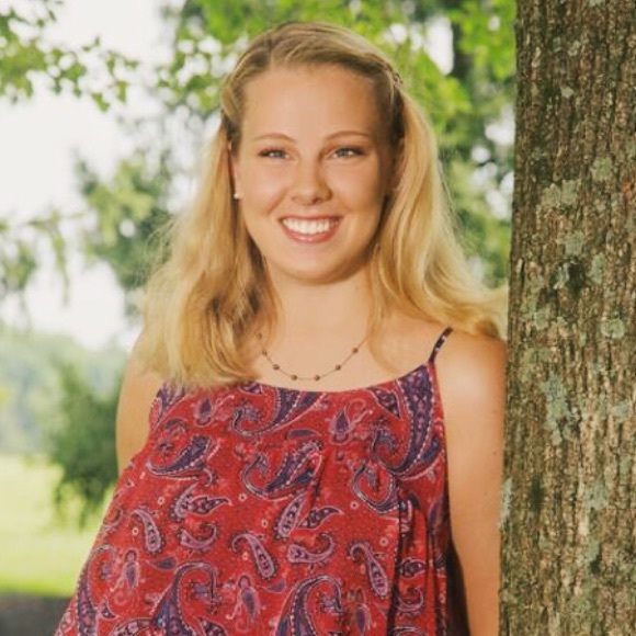 Profile Picture of Hannah Muehlenkamp (@hannahmueh) on Poshmark