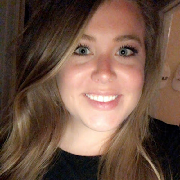 Profile Picture of Jocelyn Mulder (@jocelynmulder) on Poshmark