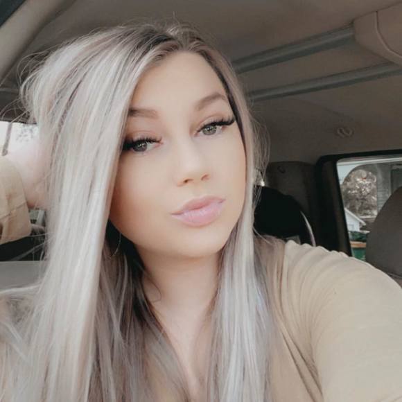 Profile Picture of Kia Maurstad (@kia_maurstad) on Poshmark