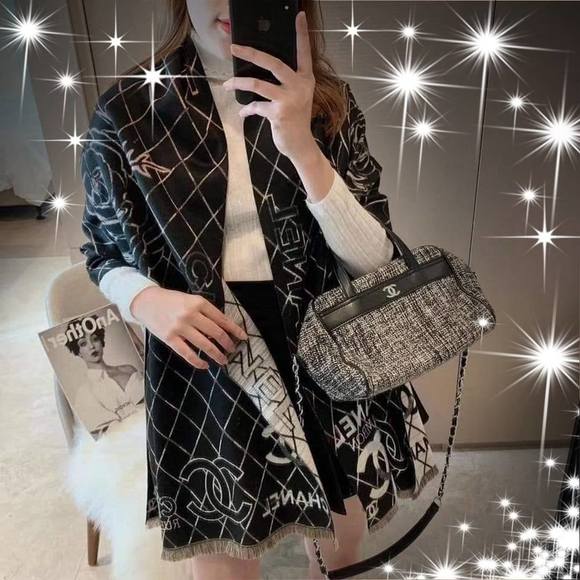 Profile Picture of Lorena Rocha (@lorely86) on Poshmark