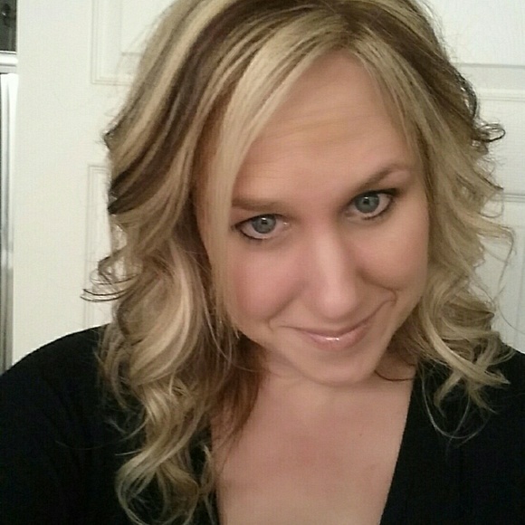 Profile Picture of Jamylee Murray (@jmurr223) on Poshmark