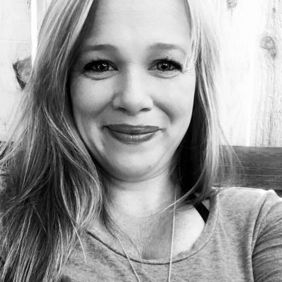 Profile Picture of Sharon Reid (@sharonreid100) on Poshmark