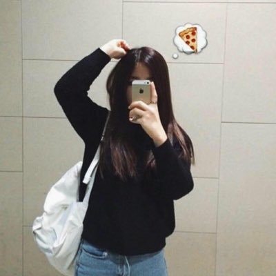 Profile Picture of Pola (@_paulalim) on Twitter