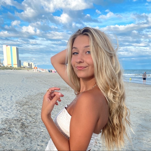 Profile Picture of Joeli Digiacomo (@joelidigiacomo) on Poshmark