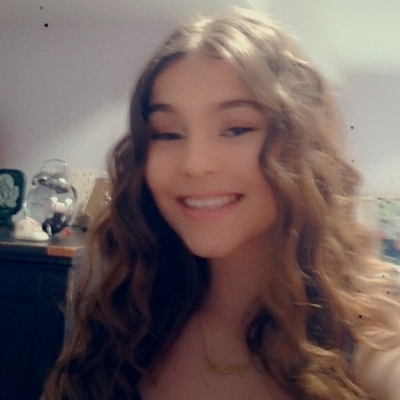 Profile Picture of Aiyana Rogers (@aiyanarogers) on Poshmark