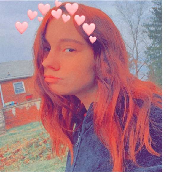 Profile Picture of Haley Calvert (@haleyycal) on Poshmark