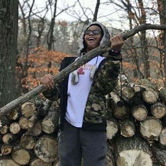 Profile Picture of Rush Seydlitz (@russiasalad) on Poshmark