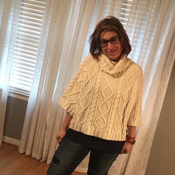 Profile Picture of Caryn Skowronek (@carynskron) on Poshmark