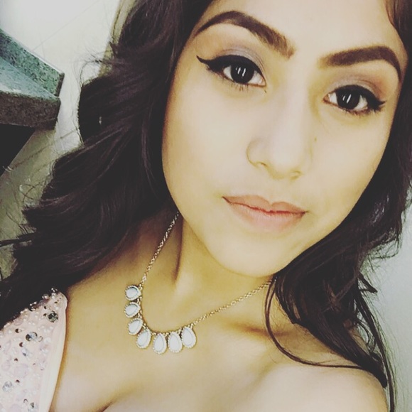 Profile Picture of Silvia Velasquez (@silviavelasques) on Poshmark