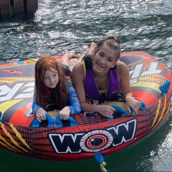 Profile Picture of Jillian English (@jillianengli380) on Poshmark