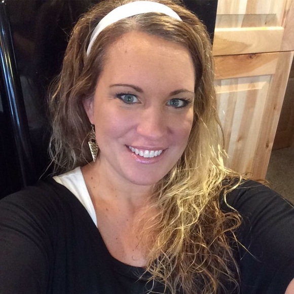 Profile Picture of Shawna Schmidt (@shawnaschmidt15) on Poshmark