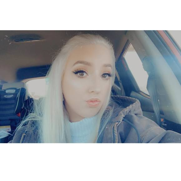 Profile Picture of Haley Debert (@haleyrenee1511) on Poshmark