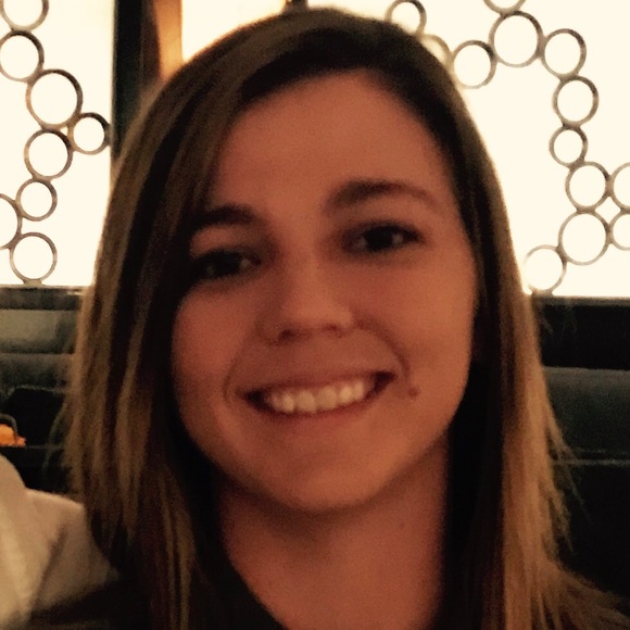 Profile Picture of Amanda Murdoch (@ajchristine) on Poshmark