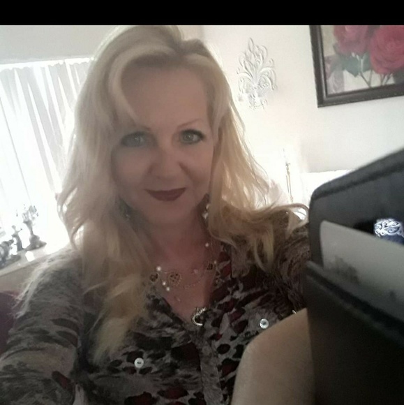 Profile Picture of Carol Hidalgo (@carolann58) on Poshmark