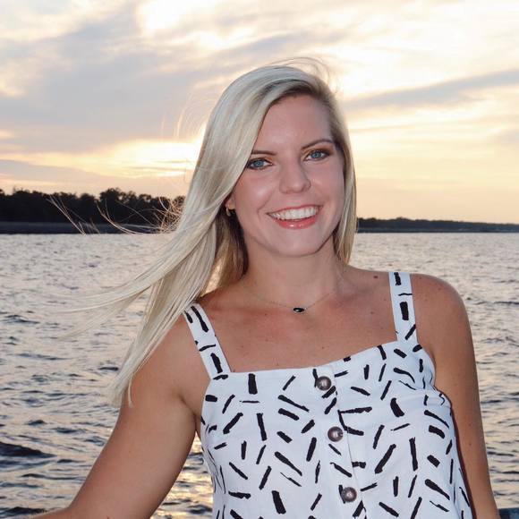 Profile Picture of Haley Gray (@haleyruthgray) on Poshmark