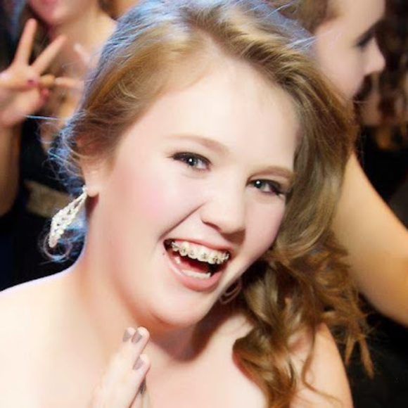 Profile Picture of Emma Bowmar (@bowmaremma) on Poshmark