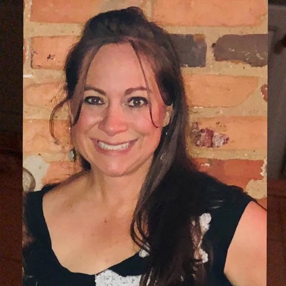 Profile Picture of Kelly Guest (@kellybguest) on Poshmark