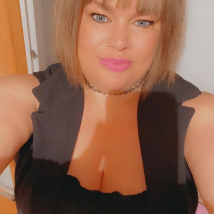 Profile Picture of Lynn McConnell (@lynniemcconnell) on Tiktok