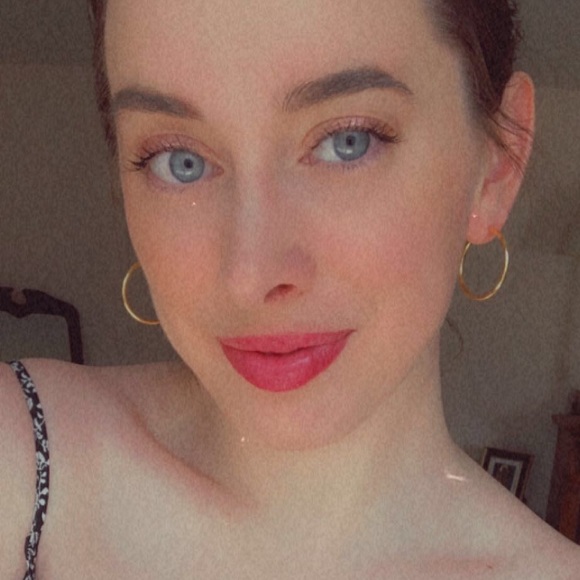 Profile Picture of Hannah Krobock (@hkrobock) on Poshmark