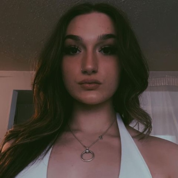 Profile Picture of Brooklyn Dansereau (@bdansereau) on Poshmark