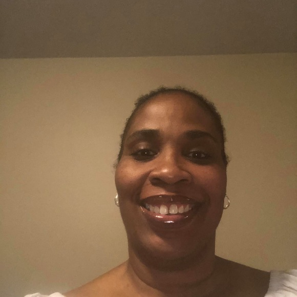 Profile Picture of Carla Easson (@ceasson) on Poshmark