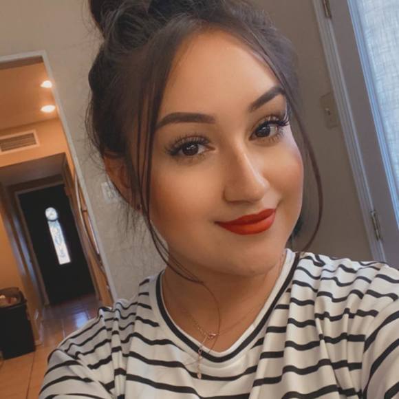 Profile Picture of Cindy Samaniego (@lovely_cyndi) on Poshmark