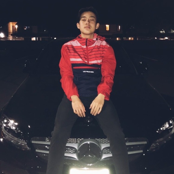 Profile Picture of Peter Cao (@peterrcaoo) on Poshmark