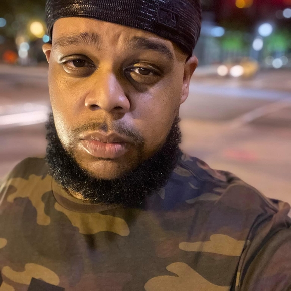 Profile Picture of Antony David (@redd1986) on Poshmark