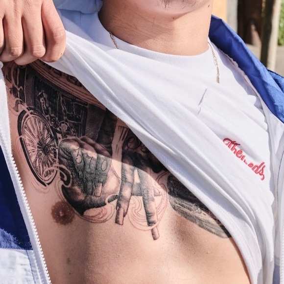 Profile Picture of Chris Corona (@chrisxcorona) on Poshmark