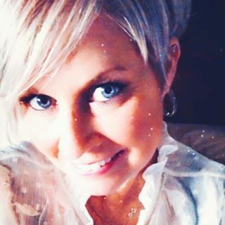 Profile Picture of April Marie Clark (@aprilmarrieclark) on Facebook