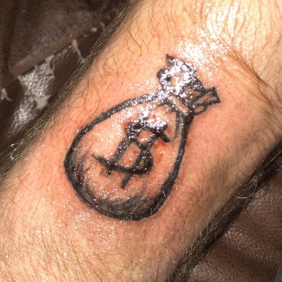 Profile Picture of Chloe Bryant (@chloeebryant) on Poshmark