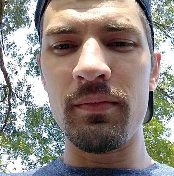 Profile Picture of Larry Reynolds (@lreynoldsjr88) on Poshmark