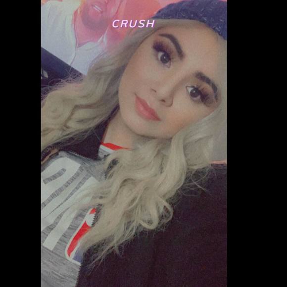 Profile Picture of Mar itzel Solis (@maritzel1328) on Poshmark