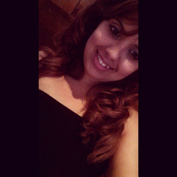 Profile Picture of Kassandra Robleto (@_kassieeeex33) on Poshmark