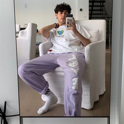 Profile Picture of Tommy Blake (@tommyxfake) on Twitter
