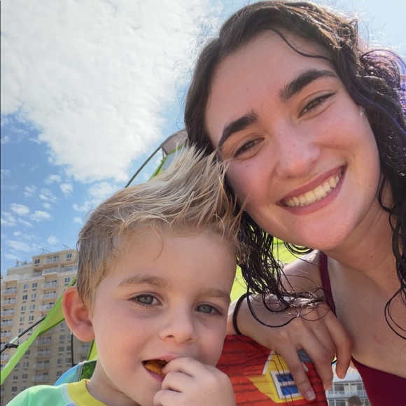 Profile Picture of Julia Santangelo (@jksantangelo799) on Poshmark