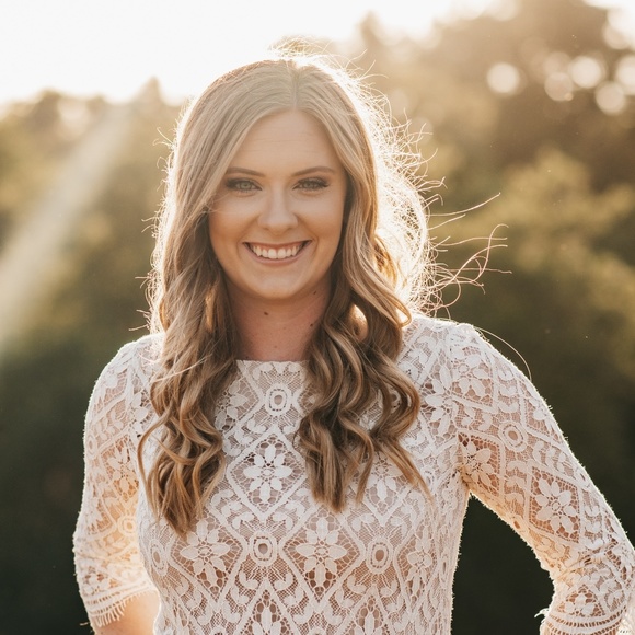 Profile Picture of Hannah Benkosky (@hannahbenkosky) on Poshmark