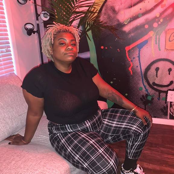 Profile Picture of Nechelle Combie (@nechellecombie) on Poshmark