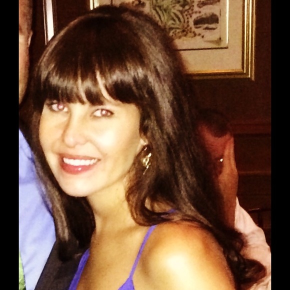 Profile Picture of Clare Hollberg (@clareh234) on Poshmark