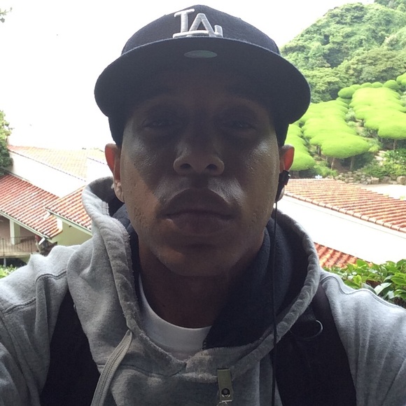 Profile Picture of John Hinton (@j3hinton) on Poshmark
