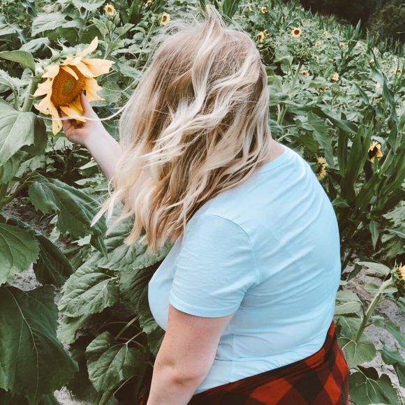 Profile Picture of Sam Stadnyk (@samnicole194) on Poshmark