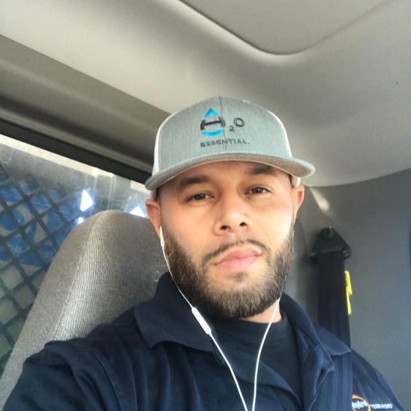 Profile Picture of David Olagues (@wickj944) on Poshmark